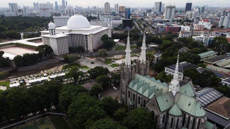 Tunnel connects cathedral and mosque for interfaith dialogue