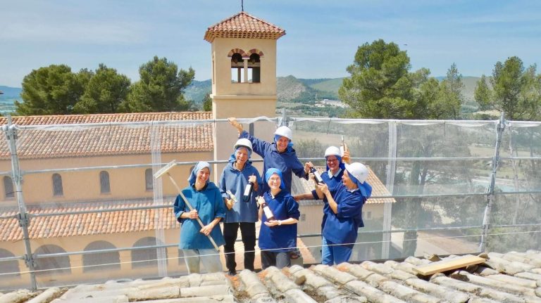 At the Abbey of Jouques, rosé for a new roof