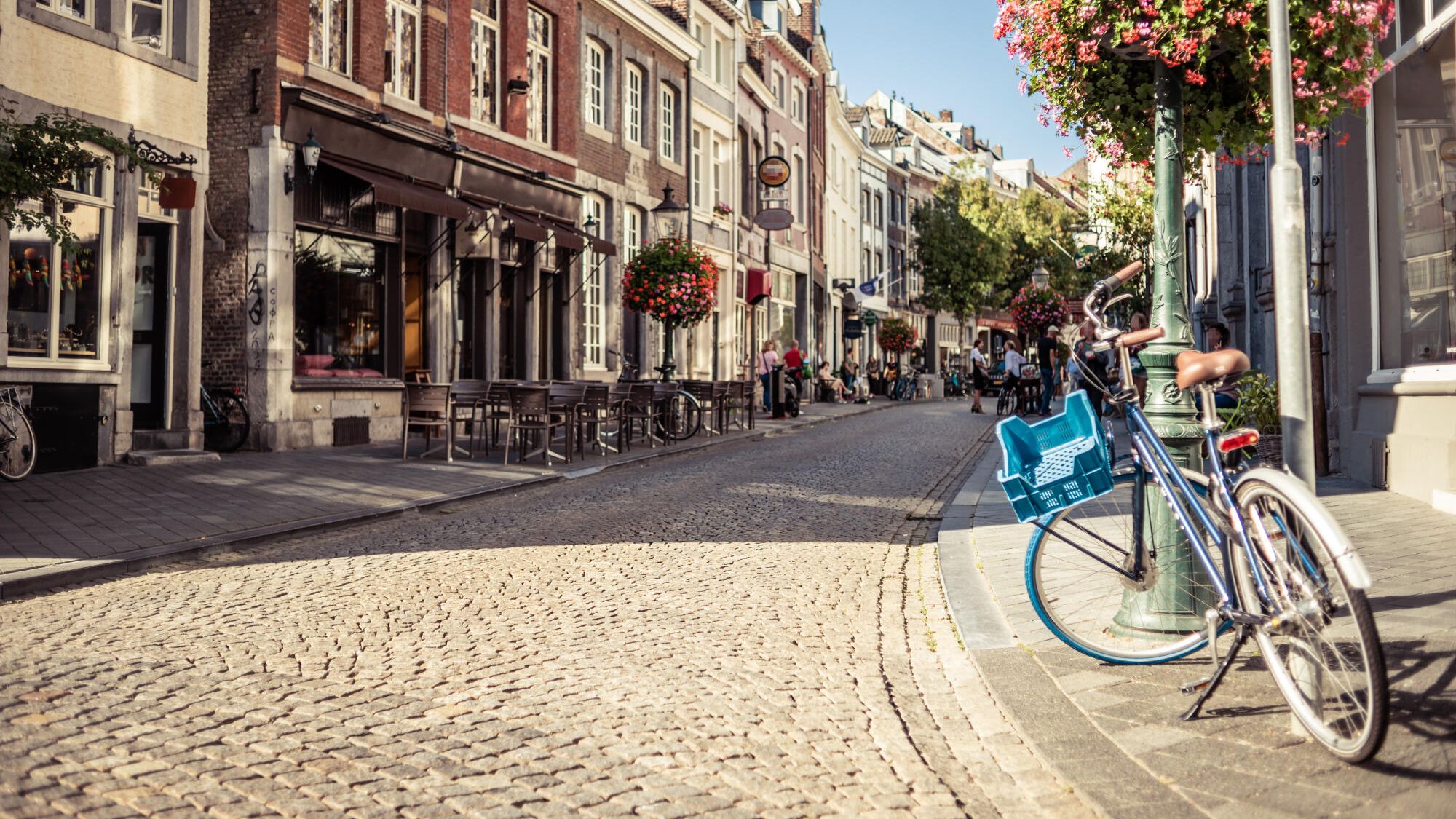 How the city dwellers rediscover their neighborhood during the August holidays