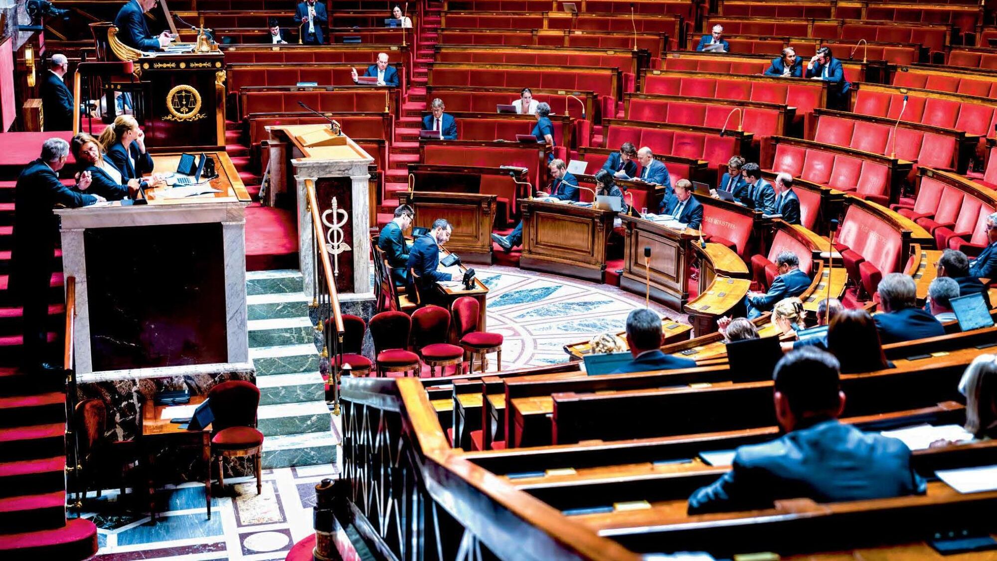 Between a divided National Assembly, transpartisan commissions and builders of agreements of agreements