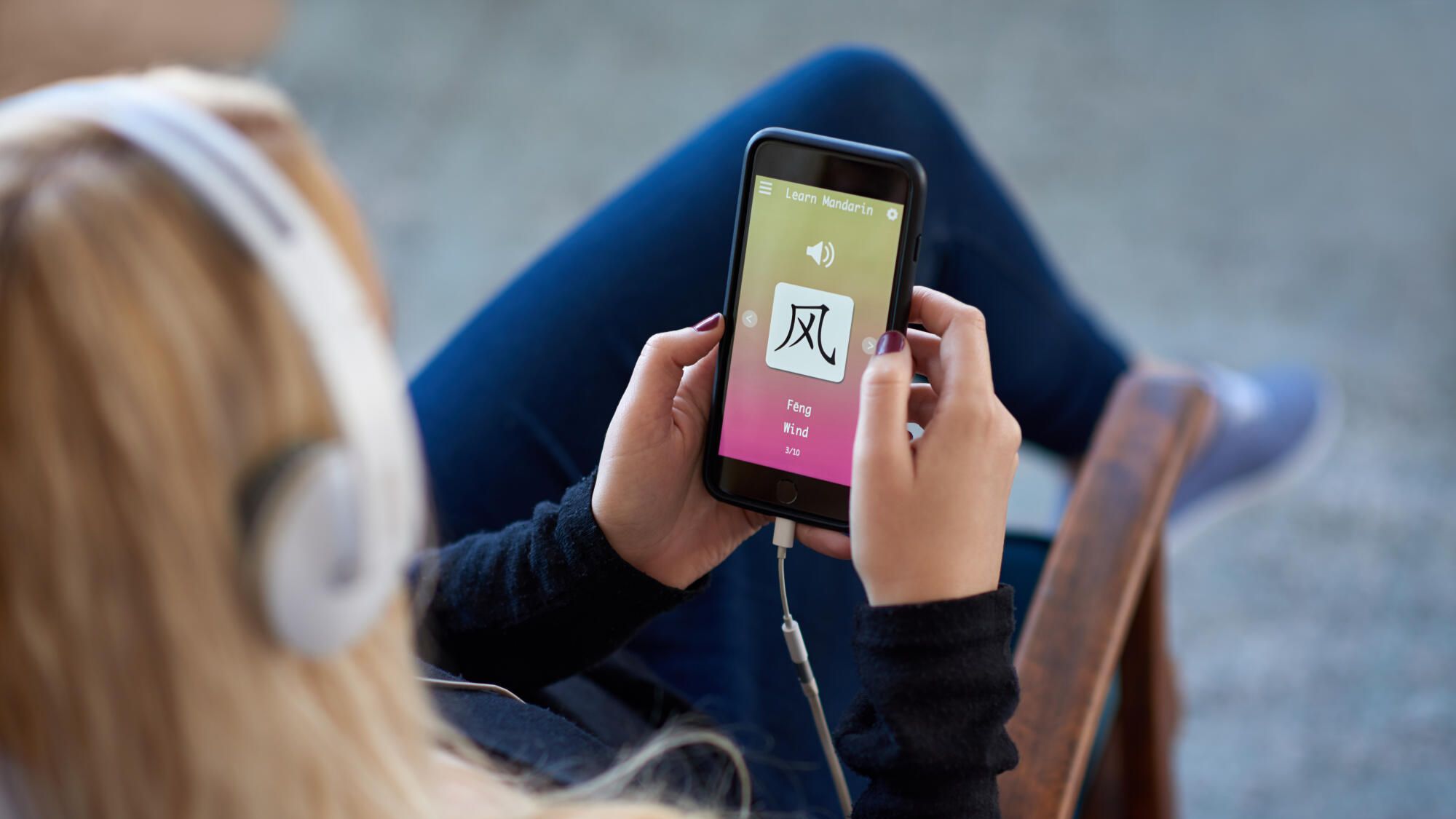 Can we really learn a foreign language thanks to an application on your phone?