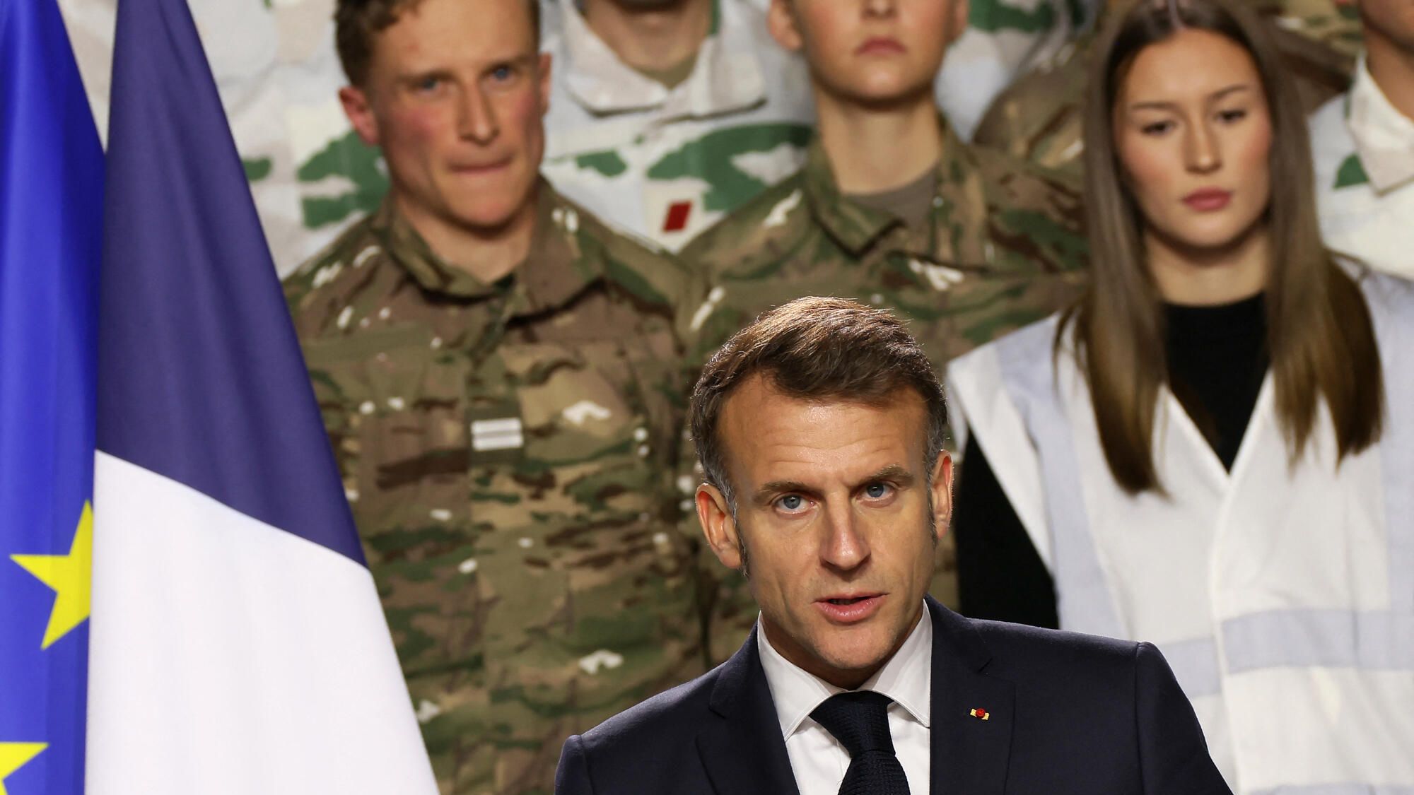 Military service: Emmanuel Macron's bet