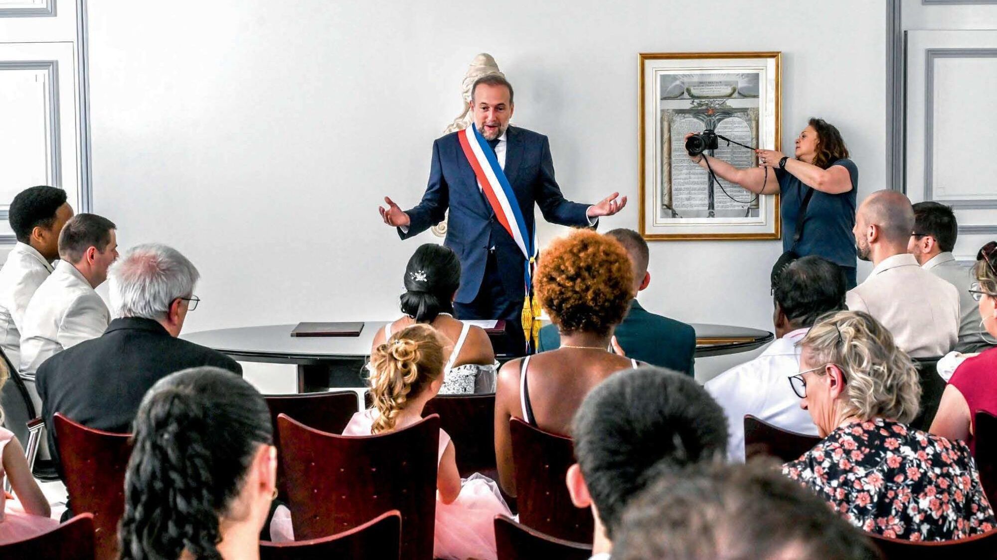 The mayor, the last elected official in whom the French still believe