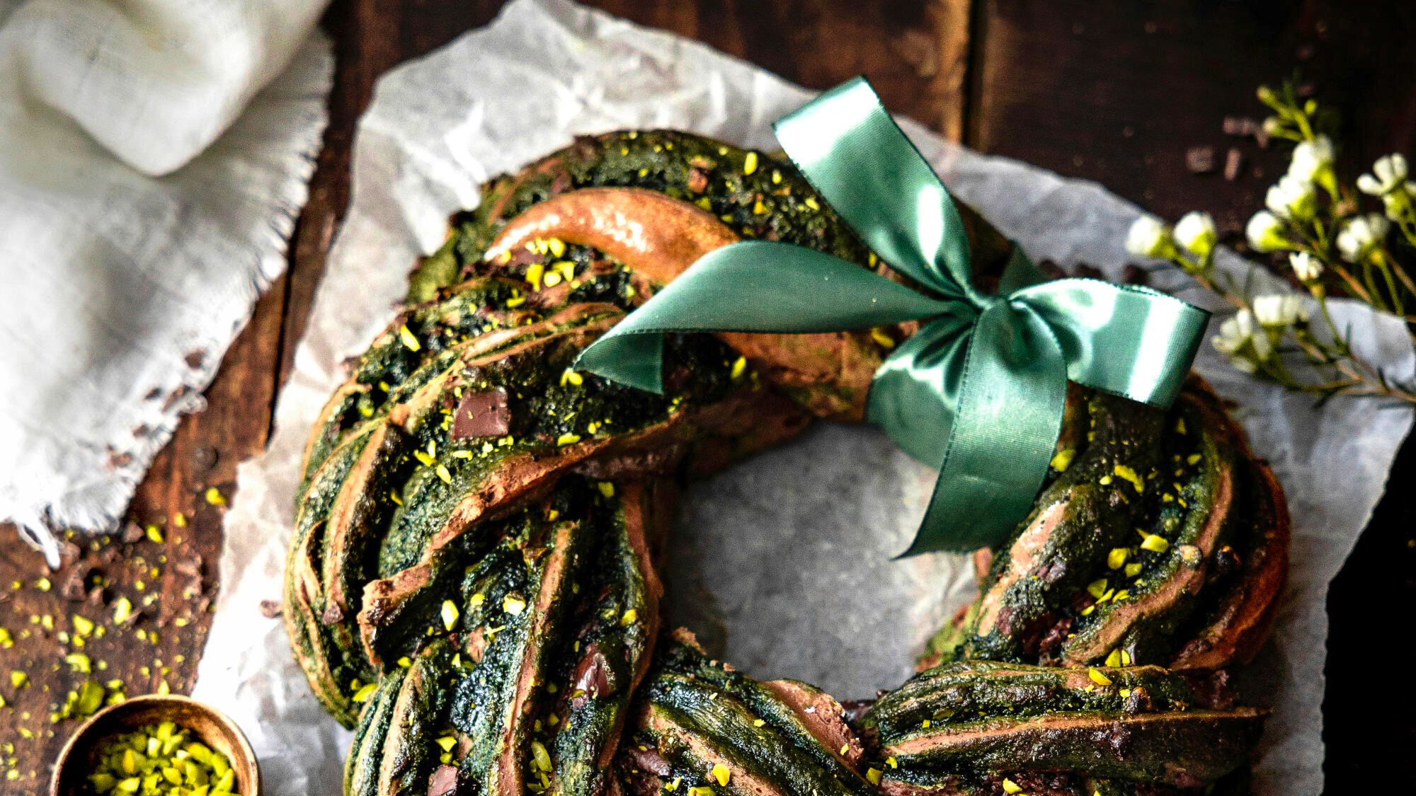 Crown of chocolate and pistachio kings