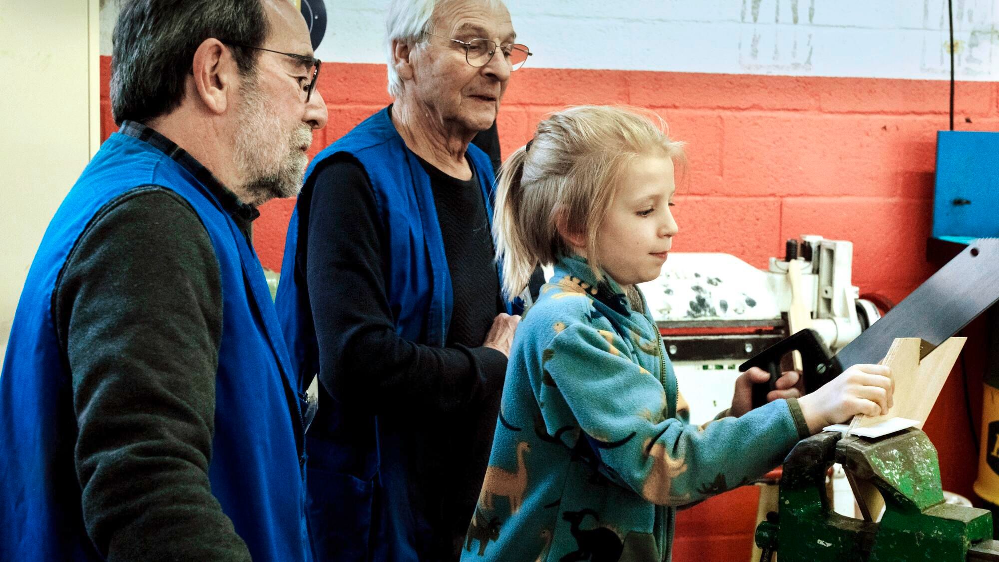 In Montdidier, retired craftsmen from L’Outil en main pass on manual trades