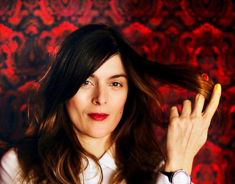 In her film “À pied d’oeuvre”, Valérie Donzelli recounts a photographer’s quest for meaning