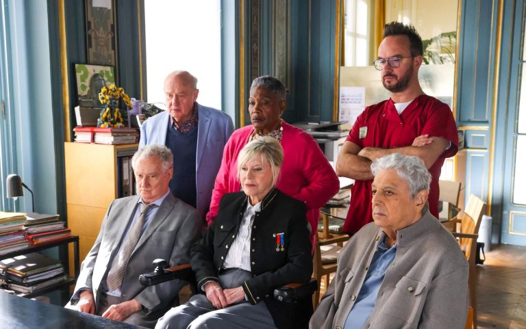 “Retirement home” is available in series with a shower of stars