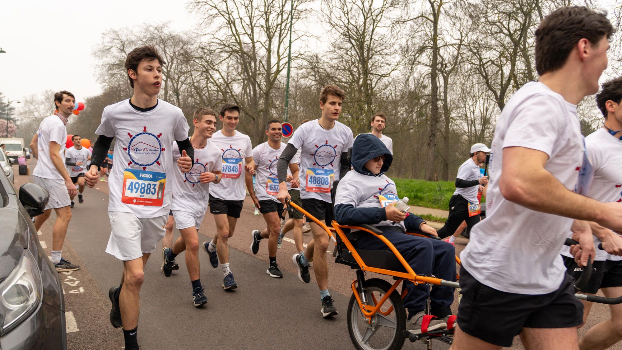 they experience the race in a joëlette