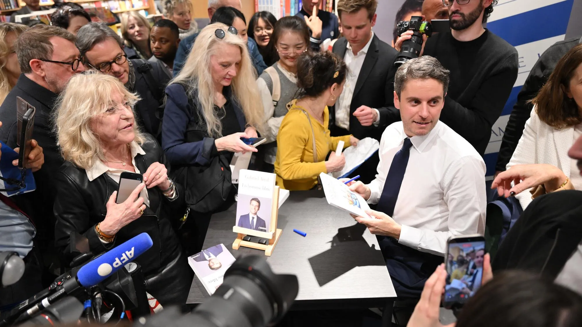 Attal, Glucksmann, Zemmour... The campaign launches in bookstores